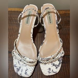 Steve Madden Y2K kitten heel sandal.